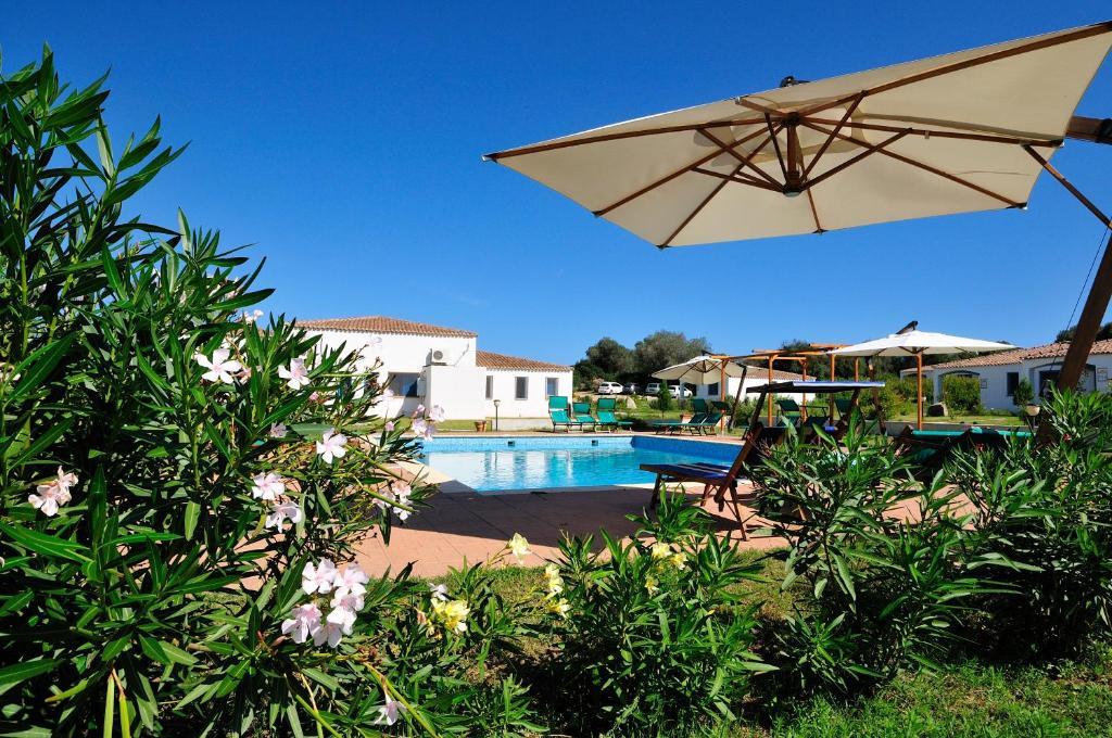 Hotel Baia Cea Bari Sardo Exterior foto